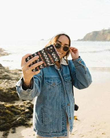 Totally Rad | Daisy Print Floral Case