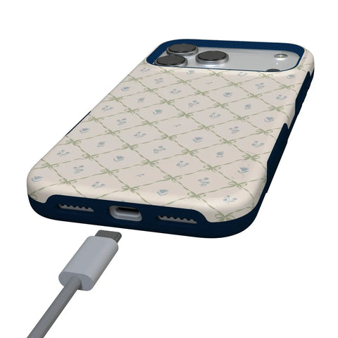 Petit Petals | Dainty Lattice Case