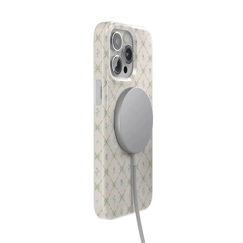 Petit Petals | Dainty Lattice Case