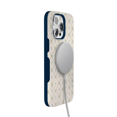 Petit Petals | Dainty Lattice Case