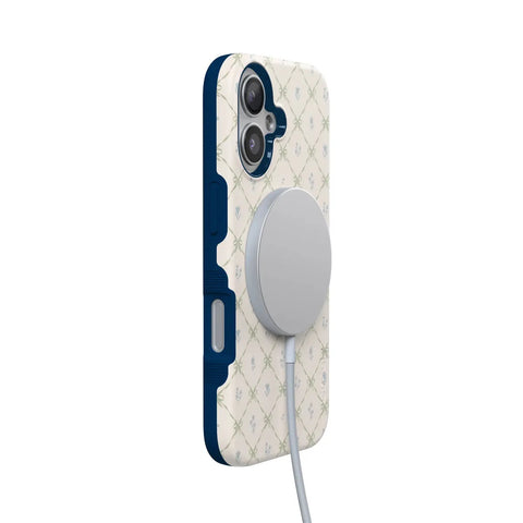 Petit Petals | Dainty Lattice Case