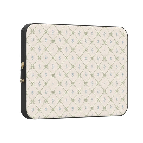 Petit Petals | Dainty Lattice Laptop Case